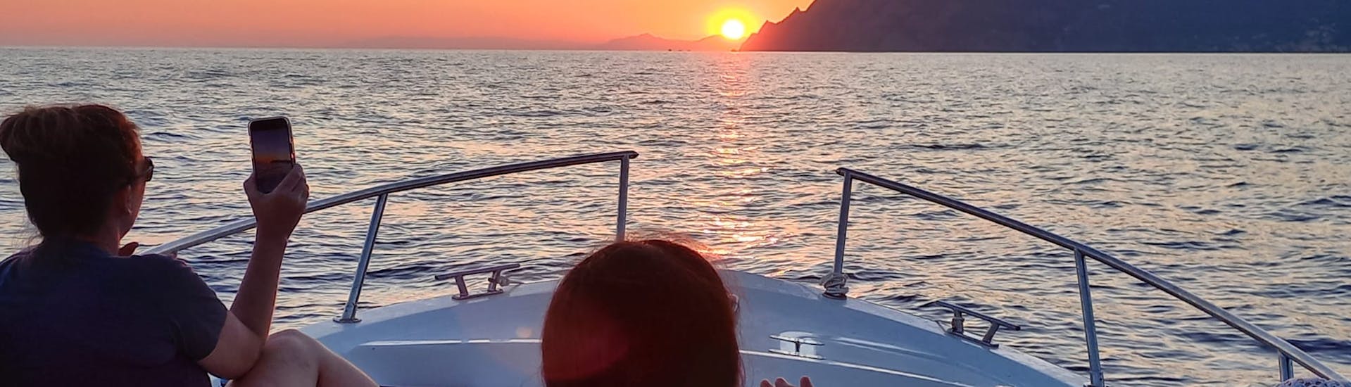 Private Sunset Boat Trip from Vernazza to Cinque Terre with Aperitif.