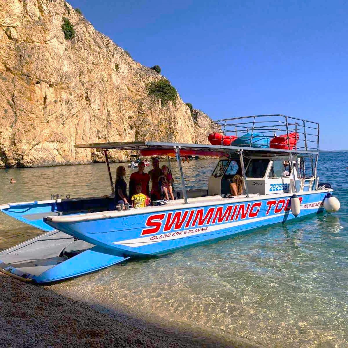 Hier ist die Fähre, die bei der Bootstour von Krk nach Stara Baška mit MCP Rent a boat Krk zum Einsatz kommt.