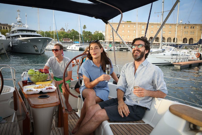 Sailboat Trip along Barcelona's coastline with Drinks & Apérifit.