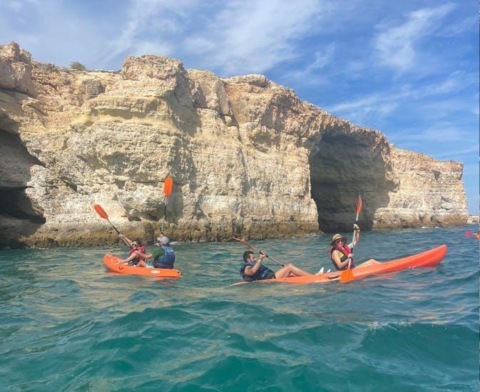 Group of people who participate in a sea kayak tour organized by Clear Emotions Benagil.