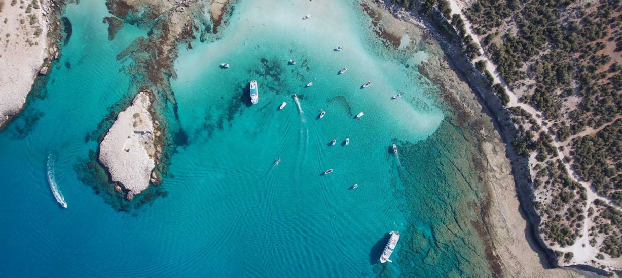Alquiler de barco en Latchi (hasta 9 personas) - Baths of Aphrodite, Laguna Azul (Akamas, Chipre) & Akamas Peninsula National Park.