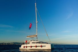 Gita in catamarano da Barcellona a Spiaggia di Barceloneta al tramonto e visita turistica con Sailing Experience BCN.