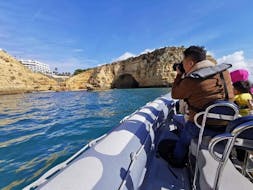 RIB Bootstour zu der Höhle von Benagil & Praia da Marinha vom Fluss Arade mit Centianes Boat Trip Algrave.