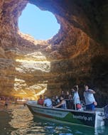 Privé boottocht van Carvoeiro naar Benagil met toeristische attracties met Centianes Boat Trip Algrave.