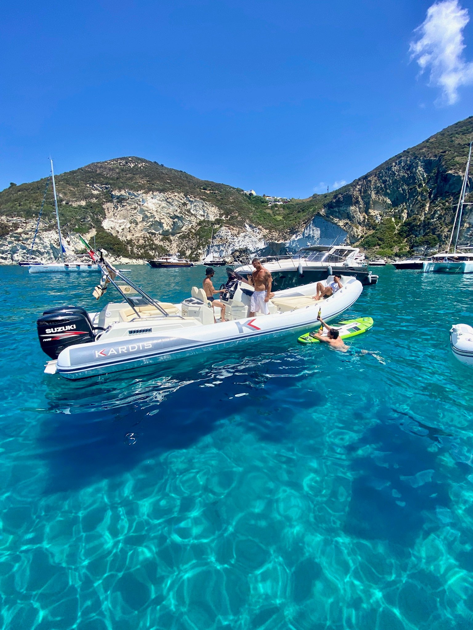 Gita in barca a Arco Naturale con Happy Sailing Latina.