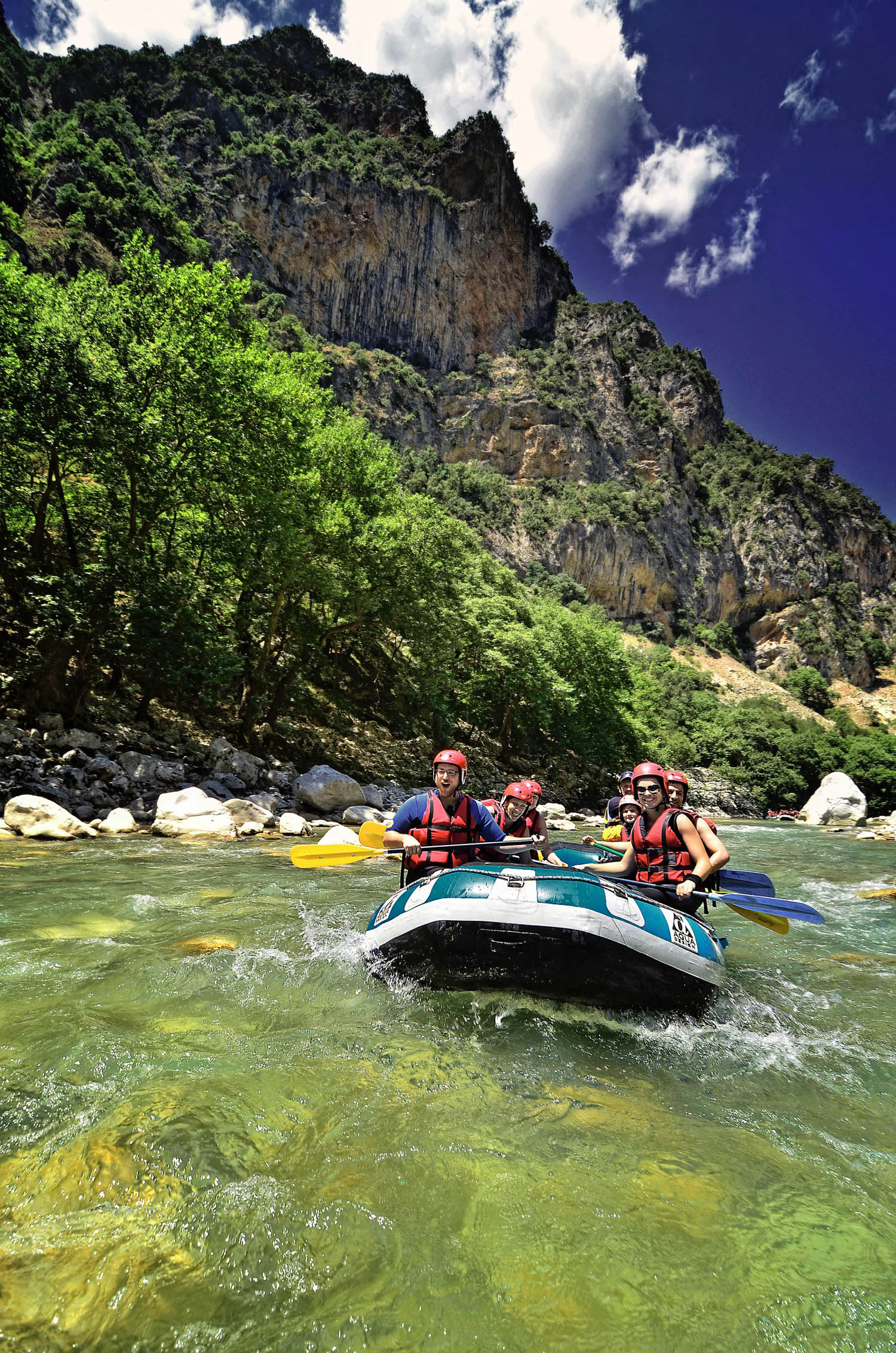 Rafting on Arachthos river starting from Charokopi’s Bridge from Alpinezone Epirus.