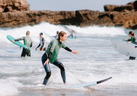 Privater Surfkurs in Portimão (ab 6 J.) für Anfänger mit Future Eco Surf School.