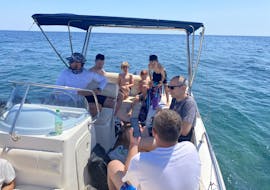 Een familie die aan het genieten is tijdens de Bootverhuur in Istrië (tot 7 of 8 personen) met Istra Speed Boat.