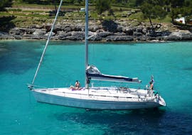 The exclusive meltemi hanse 470e during a Sailboat Trip from Portocolom to the East Coast with Lunch & Drinks from Caribia Sailing Alcúdia.