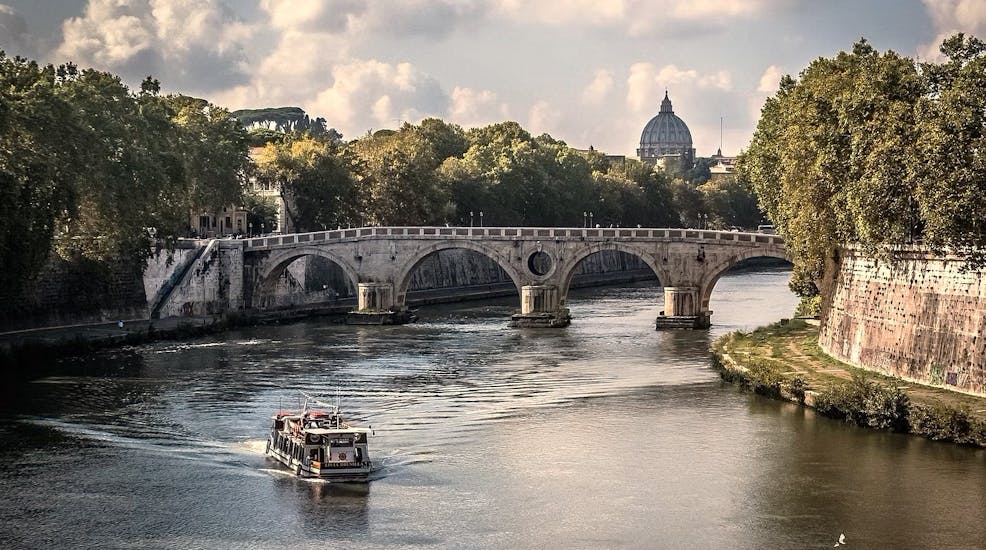 Panoramic Sightseeing Boat Trip in Rome.