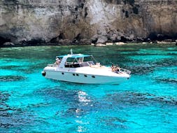 De boot die wordt gebruikt tijdens de boottocht naar Crystal Lagoon, Blue Lagoon & Gozo georganiseerd door Malta Explorers.