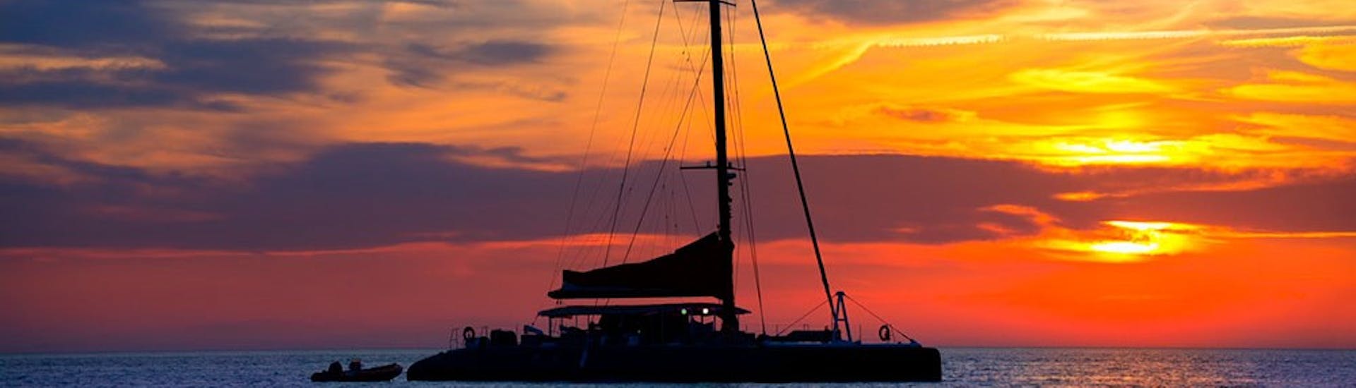 Een prachtige zonsondergang tijdens de boottocht bij zonsondergang, georganiseerd door Malta Explorers.