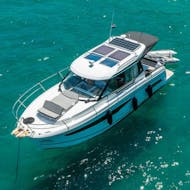 A boat on the crystal clear Adriatic Sea during the Private Sunset Boat Trip from Umag along the Coastline with Dolphin Watching & Snorkeling from Sea la Vie Charter Umag.