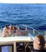 Hier sieht man Kunden, die die private Luxus-Bootstour mit Anima Maris Daily Charters Istria genießen.