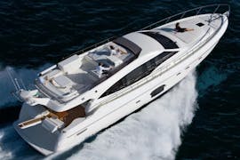 Gita privata in barca a Nissi Beach con Luxury Time Charters Cyprus.