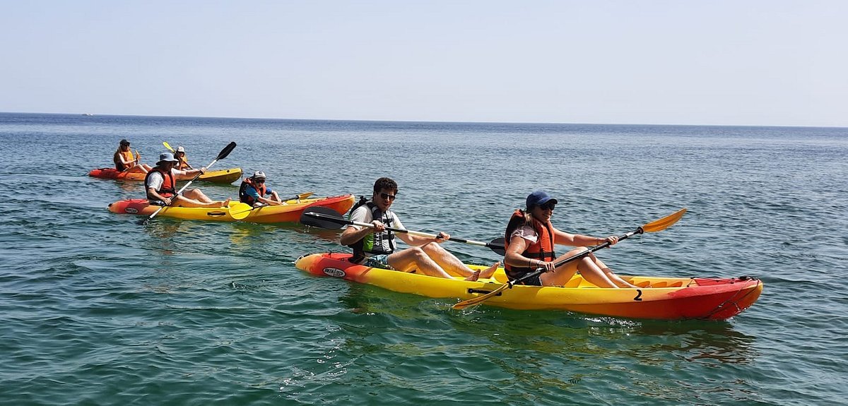 Sea Kayaking Tour In Salema Through Caves From 40 € - Checkyeti