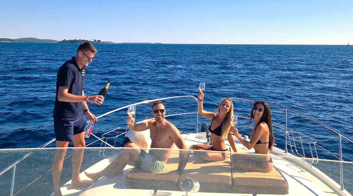 Here are some costumers enjoying the private full day trip on a luxury yacht with Anima Maris Daily Charters Istria.