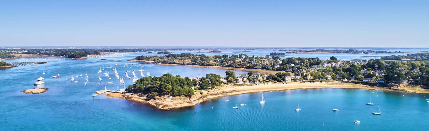 View of the Île aux Moines from above during a Boat Trip in the Gulf of Morbihan & Stop on Île aux Moines for Families from Izenah Croisières Morbihan.