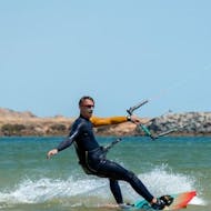 An instructor during the kitesurfing lessons in Lagos organized by Algarve Watersports.