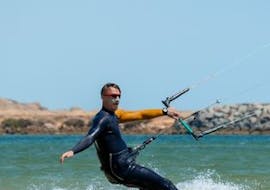 An instructor during the kitesurfing lessons in Lagos organized by Algarve Watersports.