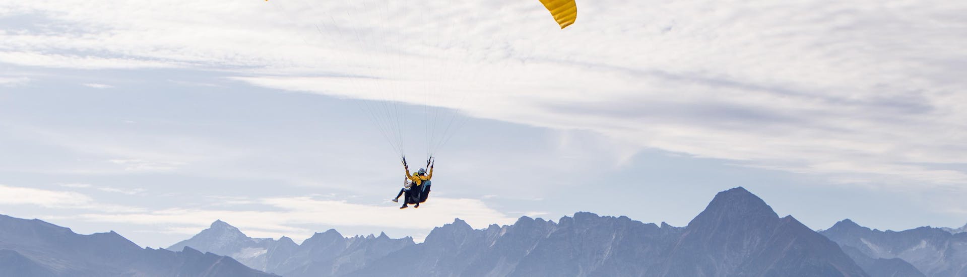 Paragliding in front of the Zillertal Alps with Tandem Paragliding from Penken in Zillertal.