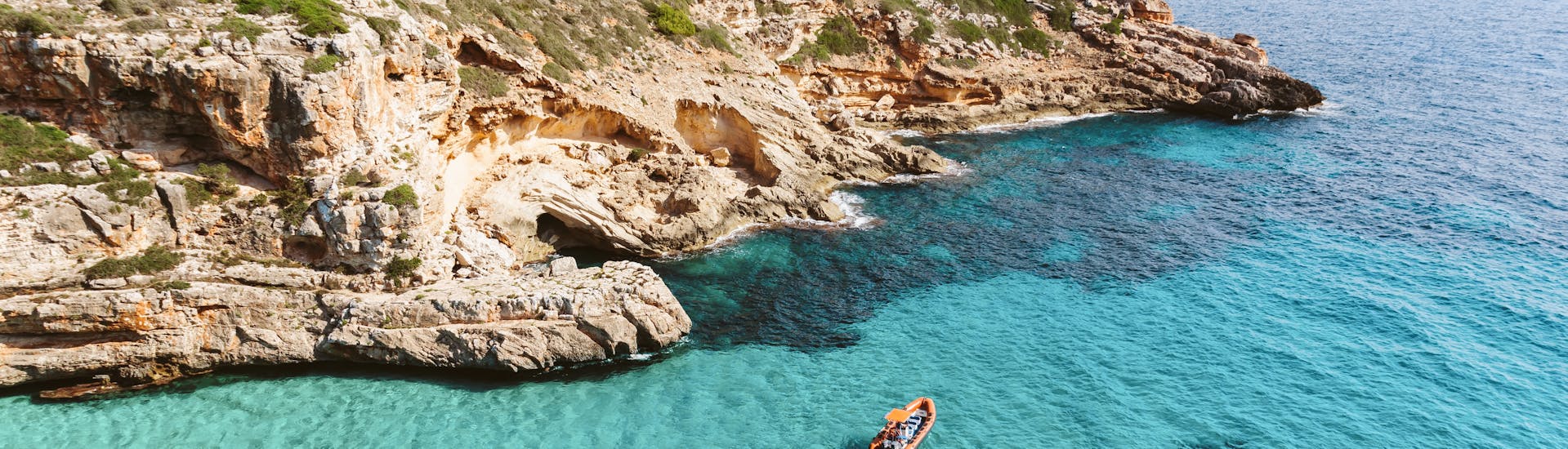 Boat Rental in blue and beautiful Cala Figuera (up to 4 people) without license with Redstar Tours