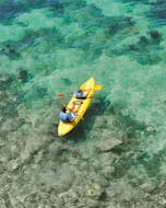 Alquiler de Kayak de turquesa y clara Mar en Cala Figuera con Redstar Tours Mallorca.