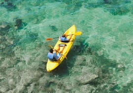 Alquiler de Kayak de turquesa y clara Mar en Cala Figuera con Redstar Tours Mallorca.