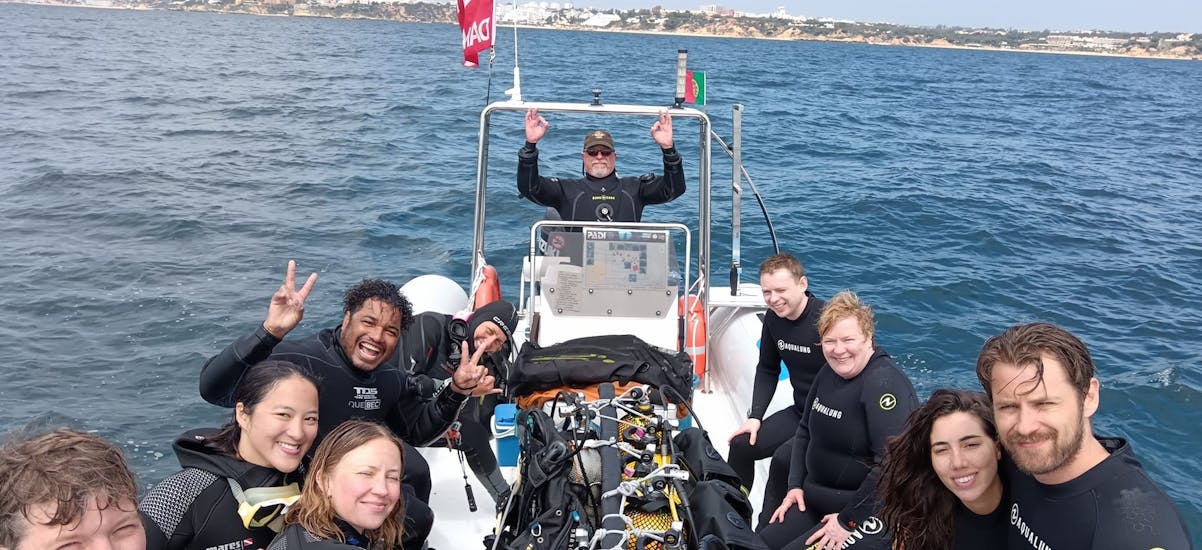 Photo of a group of divers on a boat, who joined the guided dives in Albufeira from Indigo Divers Albufeira..