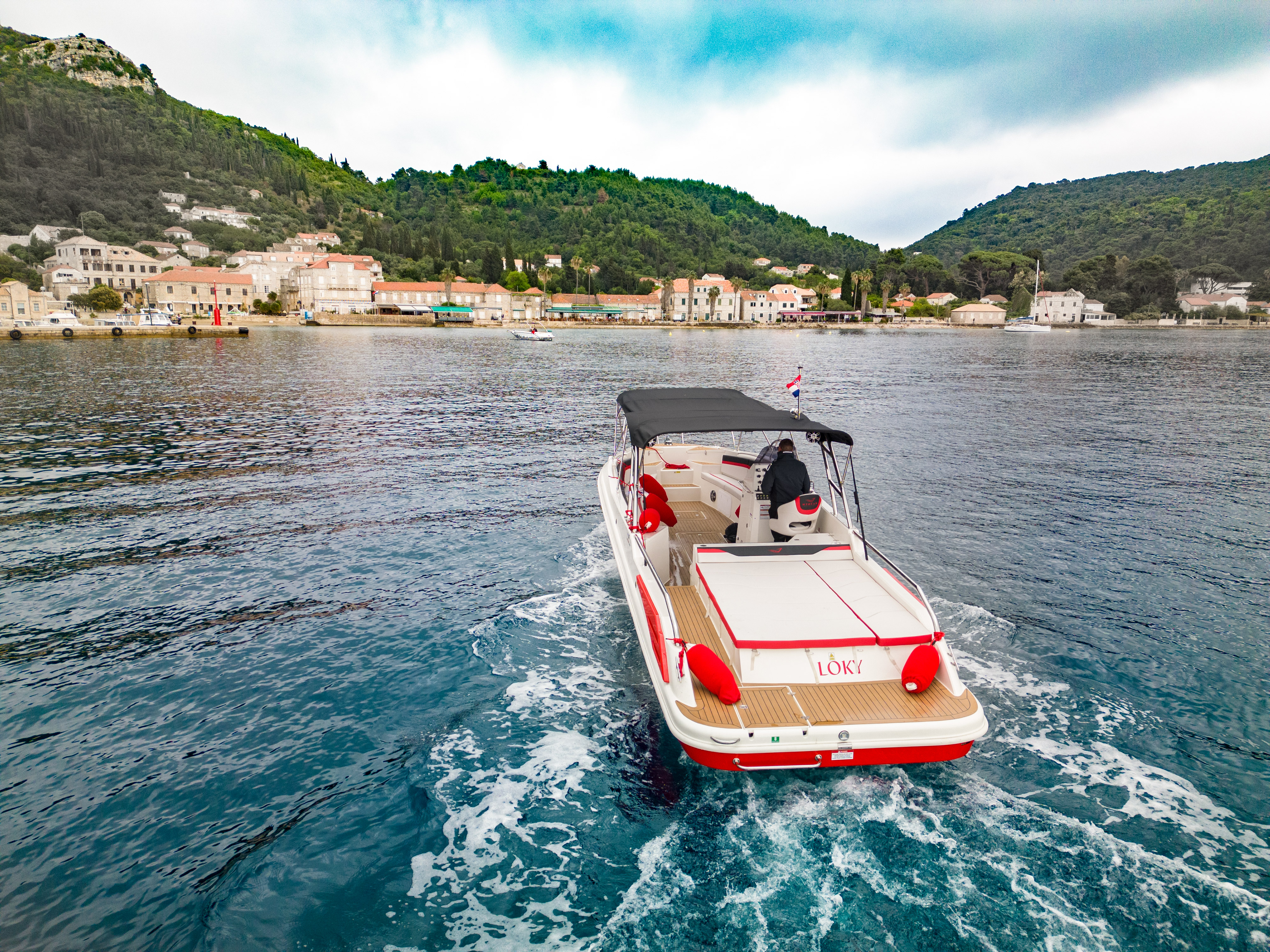 Hier sind die Boote, die Karuzo Boat Tours für ihre Tour um Dubrovnik verwenden.