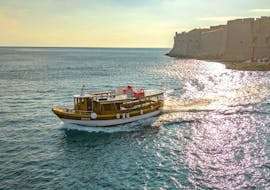 Here ist the boat Karuzo Boat Trips Dubrovnik uses for their tours to the Elaphiti Islands.