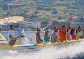 Gita privata in barca alla Grotte blu e a Hvar da Trogir con Eos Travel Agency Trogir.