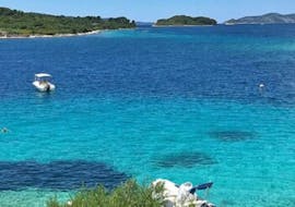 Excursión privada en barco a la Laguna Azul desde Trogir con Eos Travel Agency Trogir.