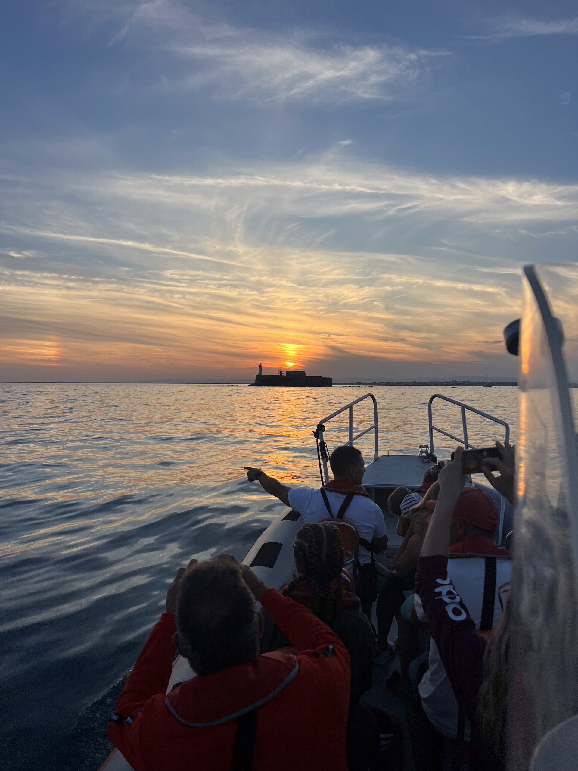 Balade en bateau au coucher de soleil depuis Le Cap d'Agde avec Vin avec Cap Liberté 34 Cap d'Agde.