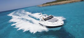 A boat speeding on the water during the Boat Rental in Halkidiki (up to 6 people) without License from Blue Secret Boats Halkidiki.