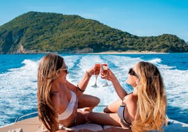 Gita in barca privata alla Spiaggia del Relitto e alle Grotte Blu con Luxury Travel Zakynthos.