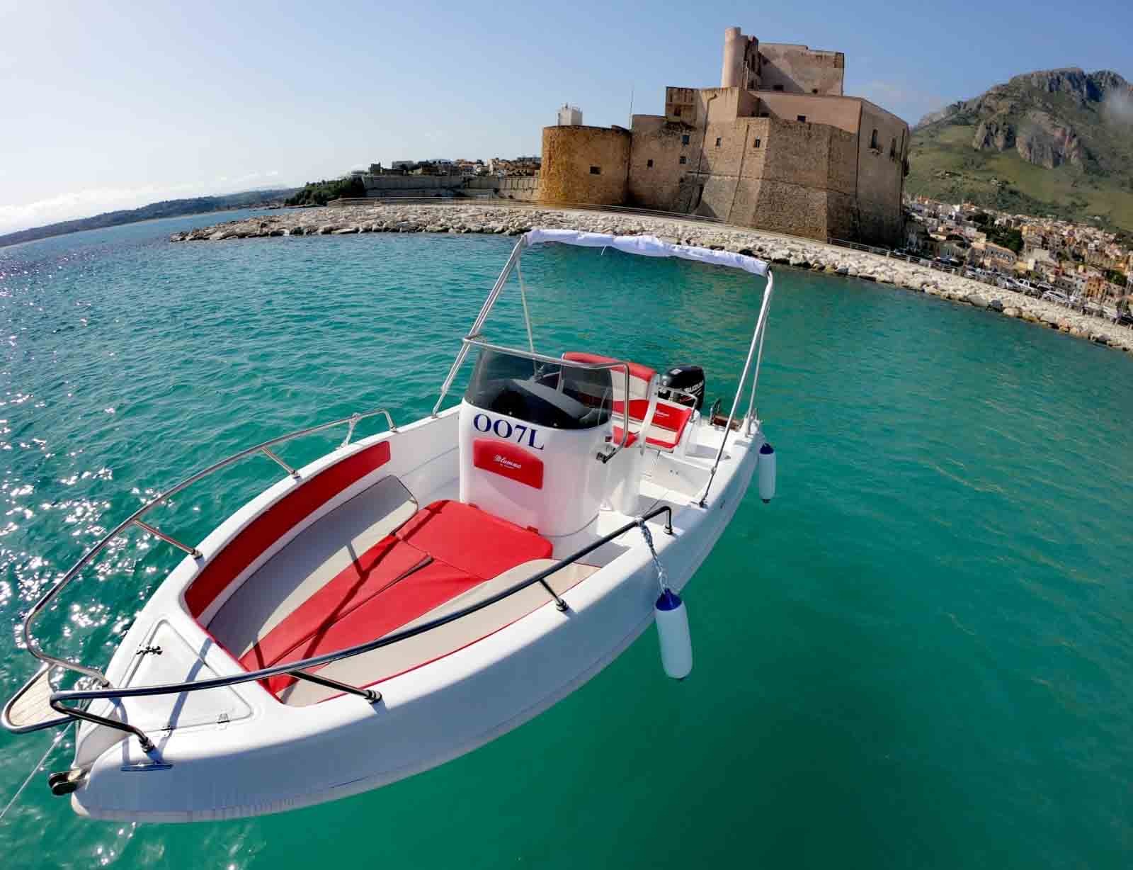 Bootsverleih in Castellammare del Golfo (bis zu 6 Personen) - Faraglioni di Scopello & Riserva naturale dello Zingaro mit Blue Marine Castellamare del Golfo.