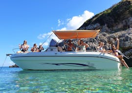 Privé boottocht van Zakynthos (Zante) naar Marathonisi (Turtle Island) met zwemmen & wild spotten met Luxury Travel Zakynthos.