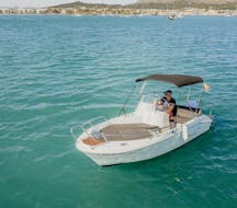 The OceanMaster 407 model during a Boat Rental in Alcúdia without License (up to 6 people) from Quest Heroes Alcúdia.