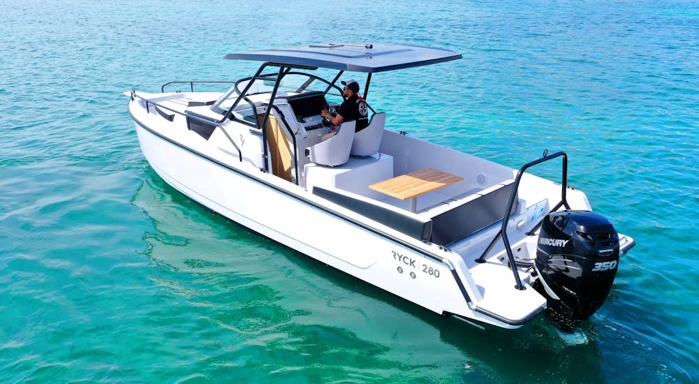 Boat Rental in Alcúdia (up to 8 people) with Quest Heroes Alcúdia.
