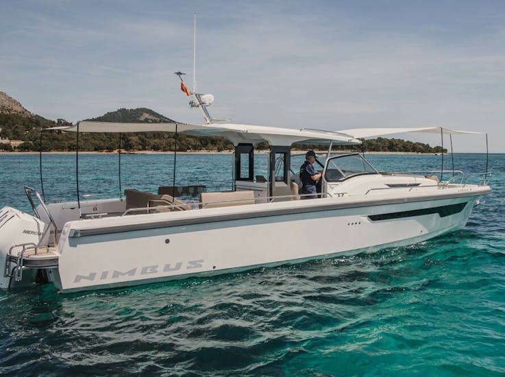 Boat Rental in Alcúdia with Skipper (up to 10 people) with Quest Heroes Alcúdia.