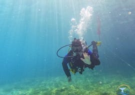 Man Trying Scuba Diving for the first time near Illetes with Ikigai Scuba Mallorca.