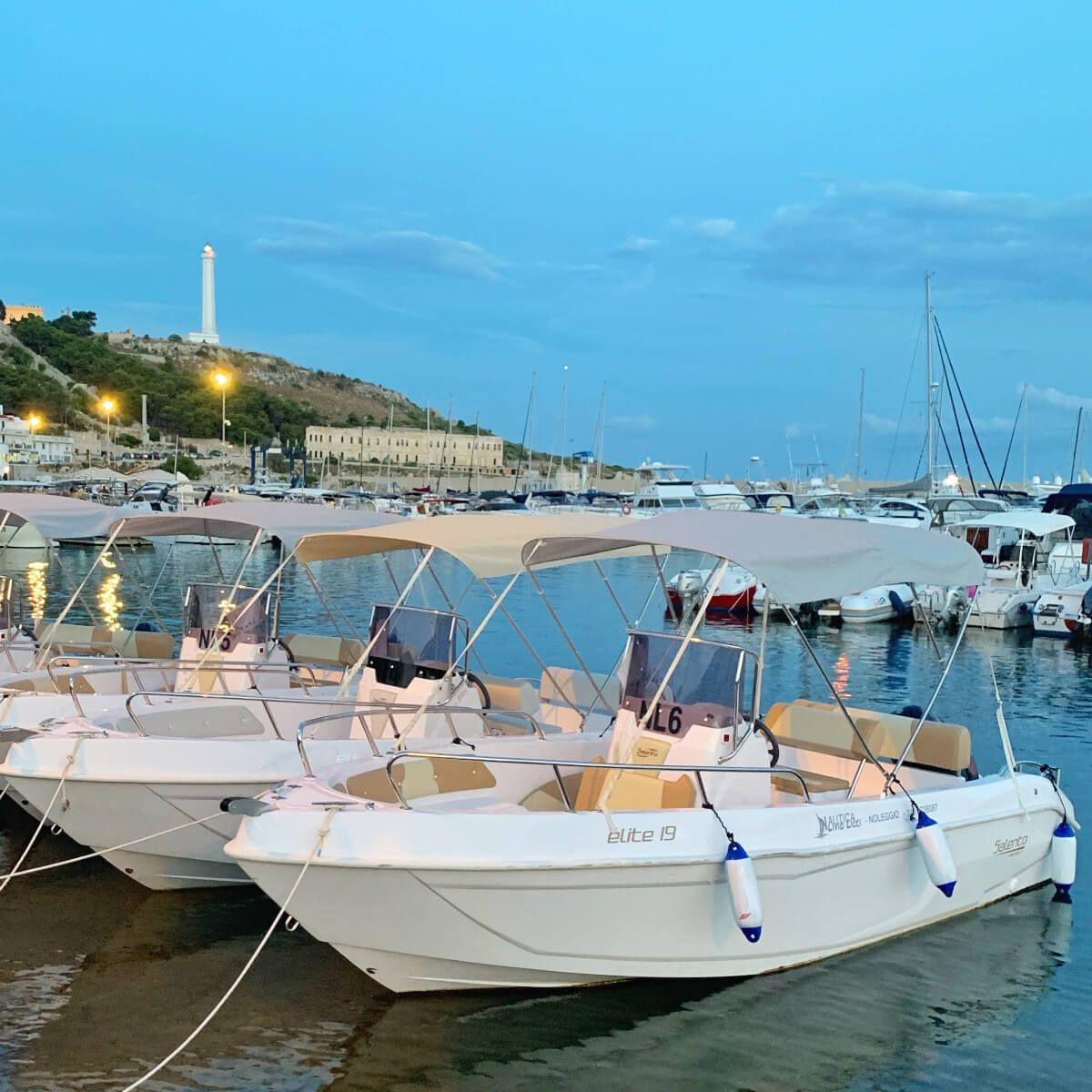 Noleggio barca a Santa Maria di Leuca senza patente nautica (fino a 8 persone) con Nautica Livio Licci.