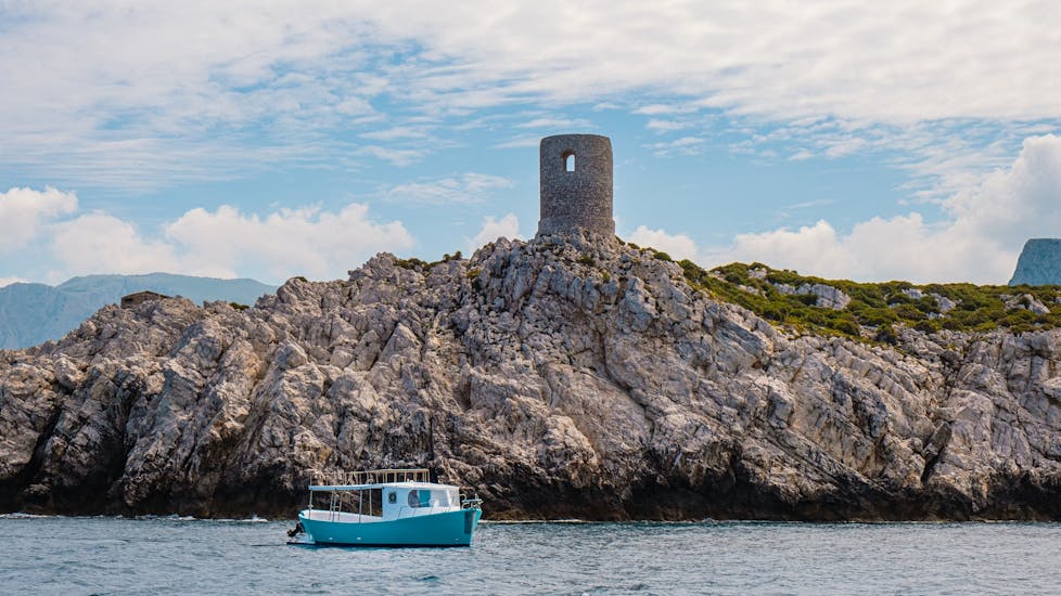 Gita in barca lungo la costa di Terrasini con snorkeling e aperitivo.