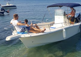 Das Boot, das Ihr mieten könnt für den Bootsverleih in Korfu (bis zu 8 Personen) mit Skipper mit Corfu Surf Club.