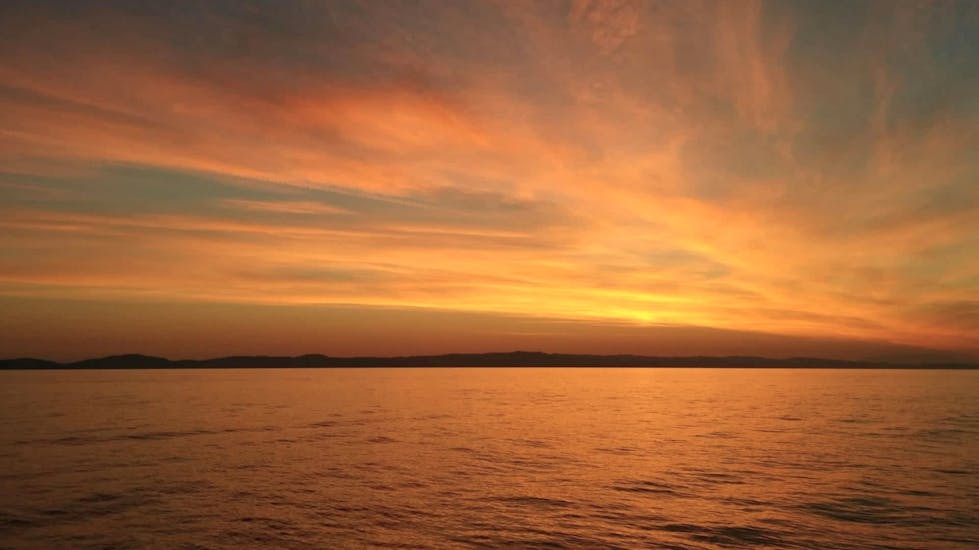 Voici le coucher de soleil auquel vous pouvez assister lors d'une balade en voilier avec Porto Scuba Halkidiki.