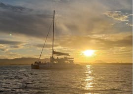 Gita in catamarano a Platja de Gandia con bagno in mare e tramonto con Boramar Gandía.