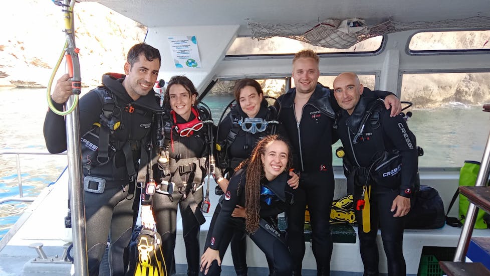A group in the Trial Scuba Diving in the Montgrí Coast for beginners from Unisub L'Estartit