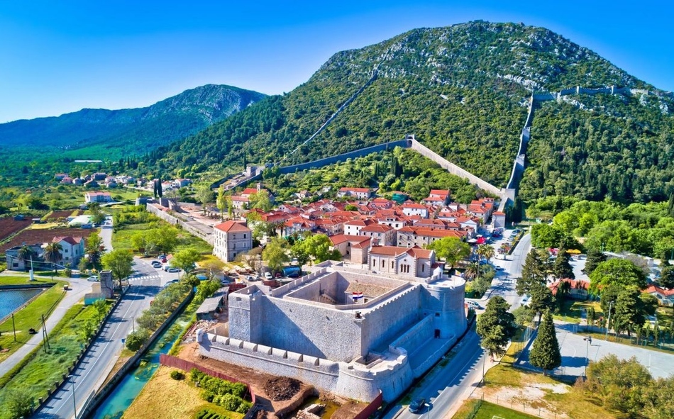 Hier ist eine Sehenswürdigkeit, die man während der Bustour von Dubrovnik nach Ston und Korčula mit Weinverkostung mit Sombrero Travel Dubrovnik sehen kann.