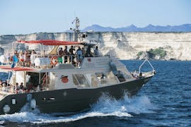 Le Castille Enora lors d'une balade en bateau d'une journée avec déjeuner et escale sur les Îles Lavezzi avec L'Autre Croisière Bonifacio.